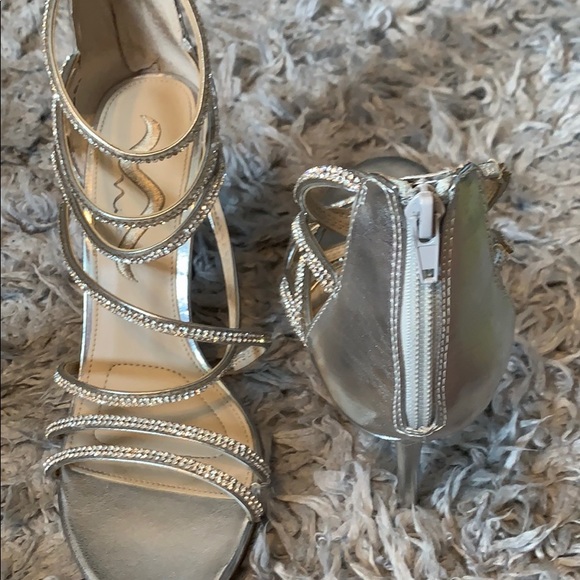 classic sliver and tan high heels - Picture 3 of 5